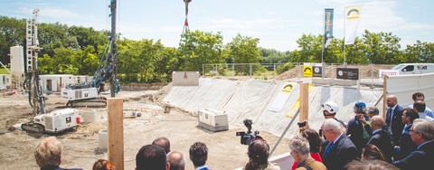 Mit einem symbolischen Akt starteten am 15. Juni 2018 die Arbeiten zur Erweiterung der Forschungsanlage CERN. 